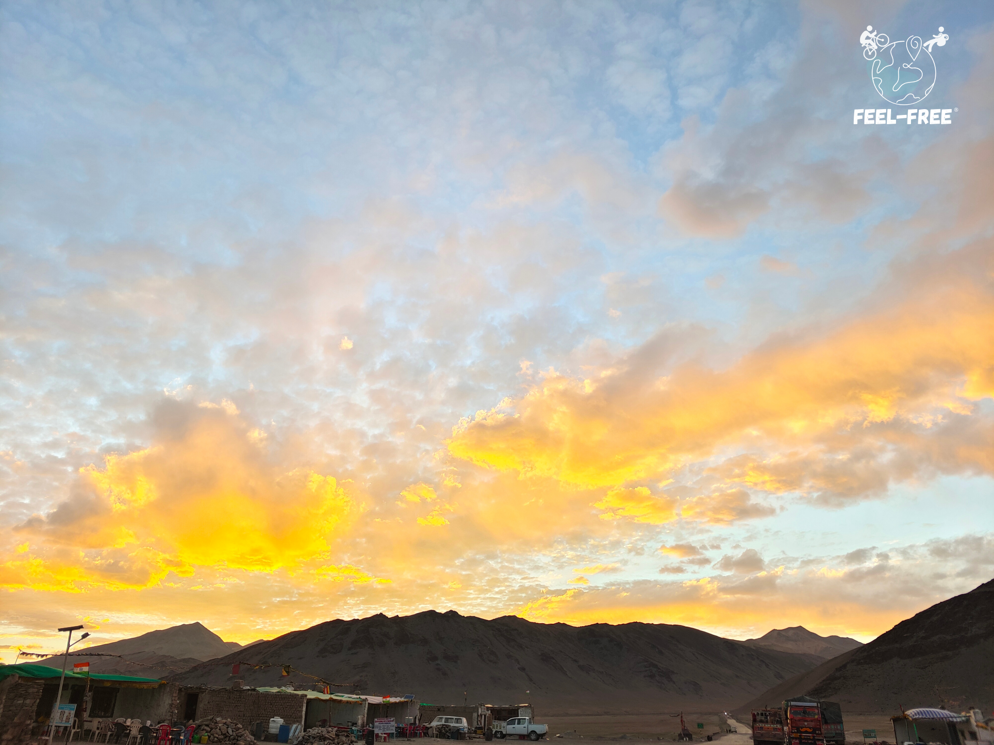 Zachód słońca Himalaje Indyjskie - wyprawa rowerowa Ladakh, Debring